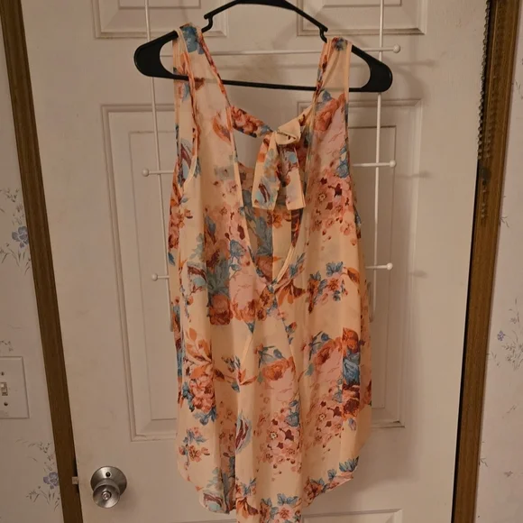 Forever 21 Peach Floral Top - Picture 8 of 15